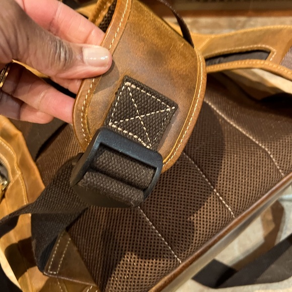 Leather backpack vintage w/ removable sleeve for laptop - Picture 8 of 14